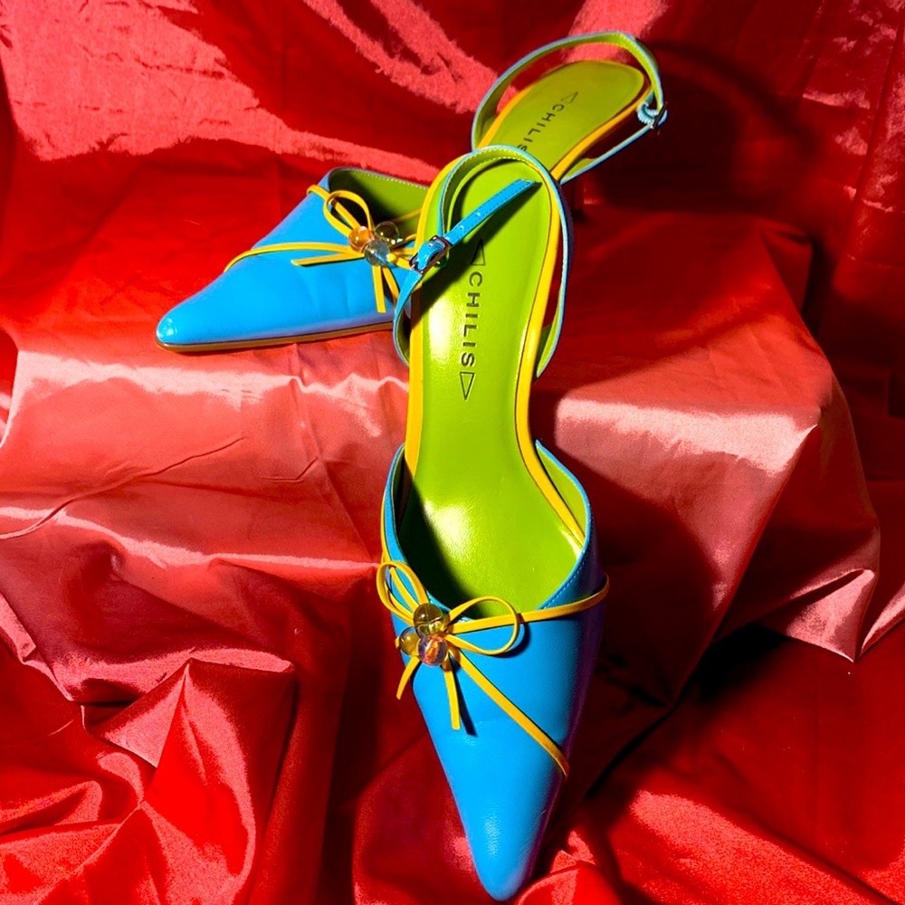VINTAGE CHILIS BLUE LIME AND YELLOW HEEL SZ 7.5